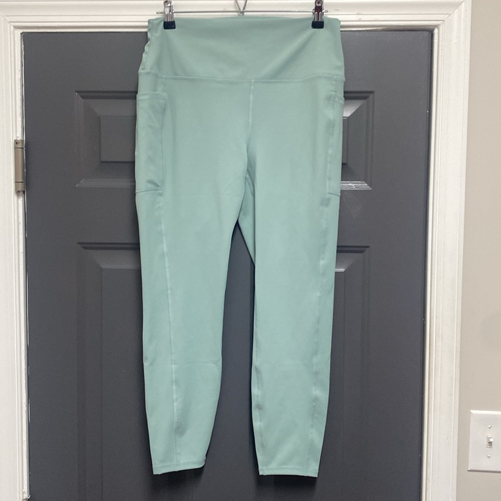 RBX pastel sage green crop leggings with side pockets size XL NWOT - Picture 4 of 11